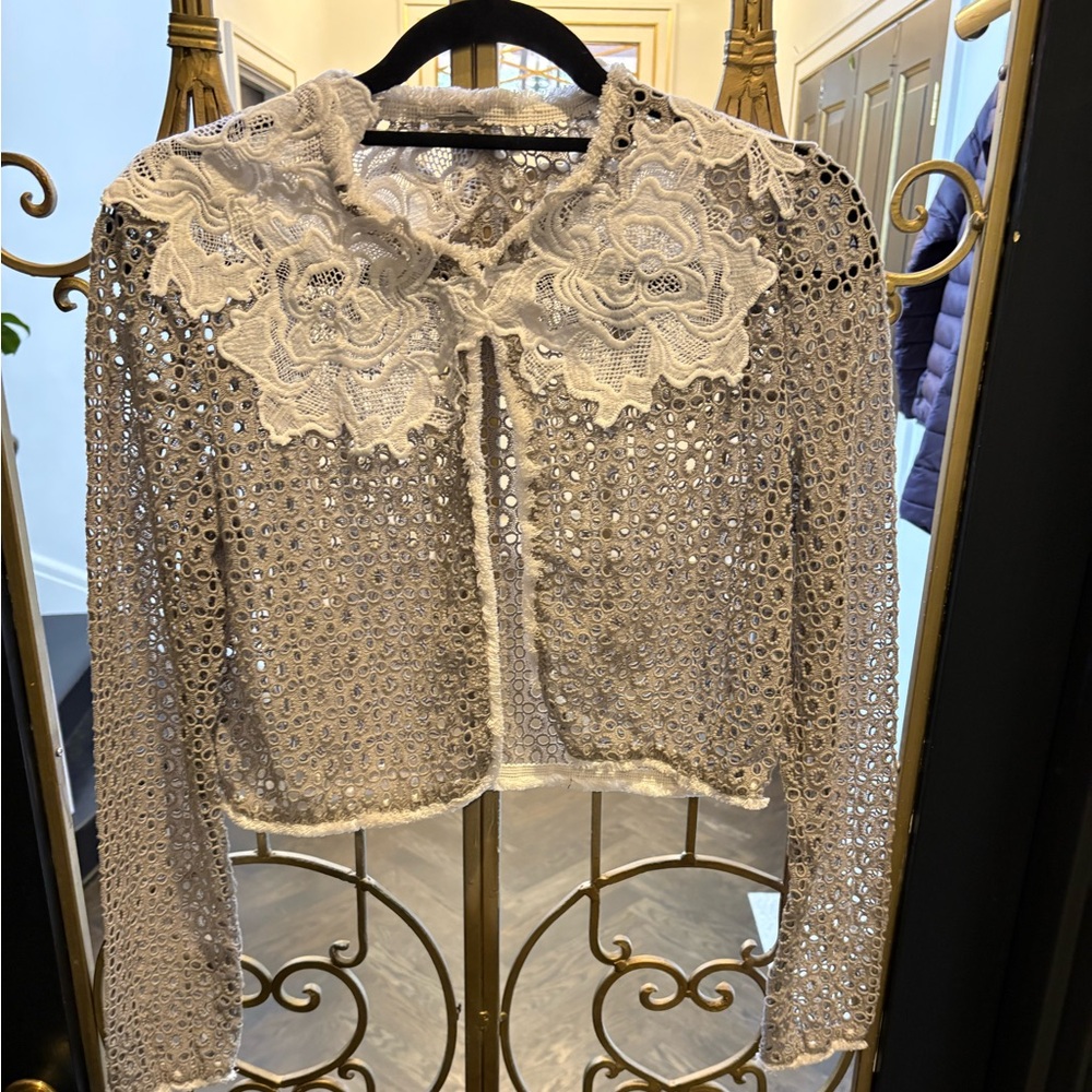 Elie Tahari Cream Crochet Lace Top with embroidery small jacket garden